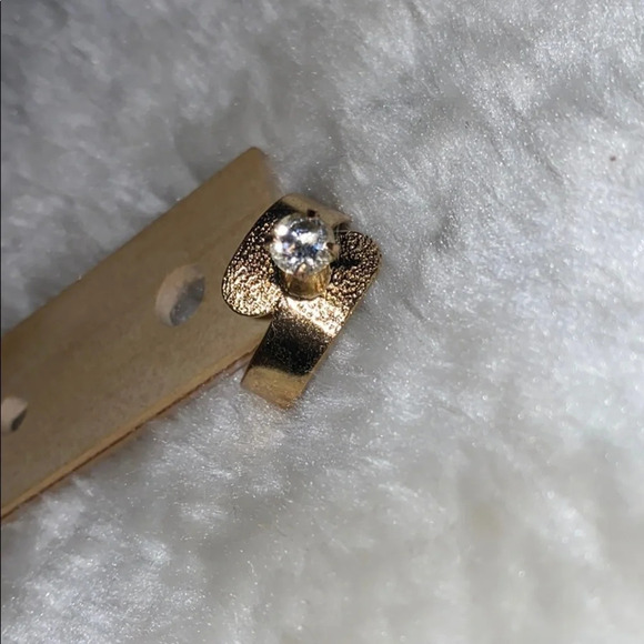 Vintage brush gold tone statement ring - Picture 2 of 12